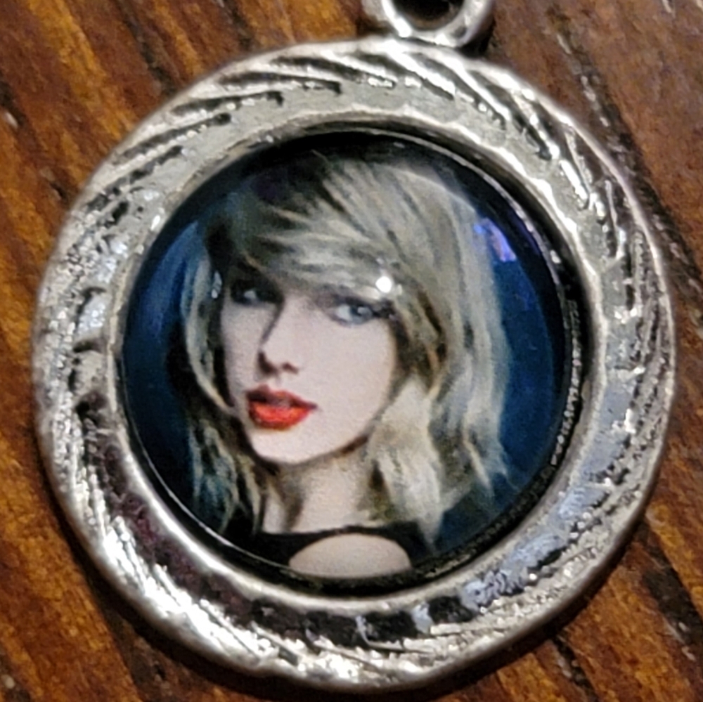 Taylor Swift Portrait Pendant Necklace Silver Tone Adjustable Cord Fan Jewelry